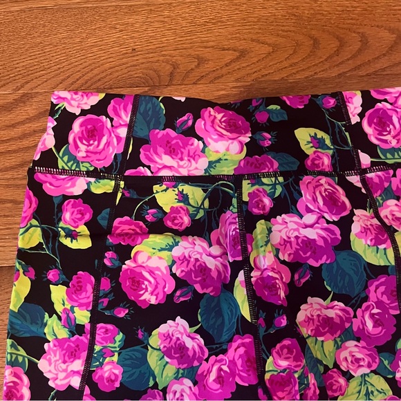 🎉rare🎉Betsey Johnson Performance floral print black athletic leggings - Picture 9 of 10